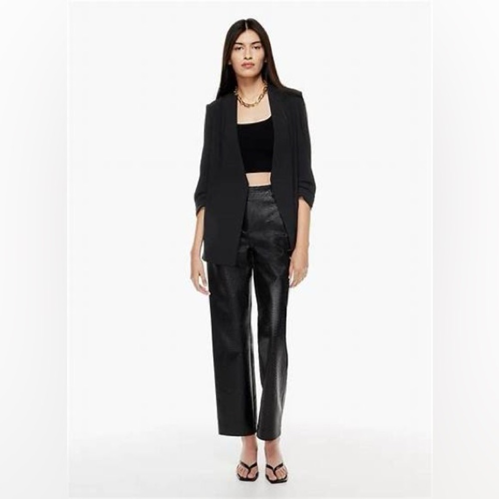 Aritzia babaton power hip blazer black crepe minimalist business luxury sz 4